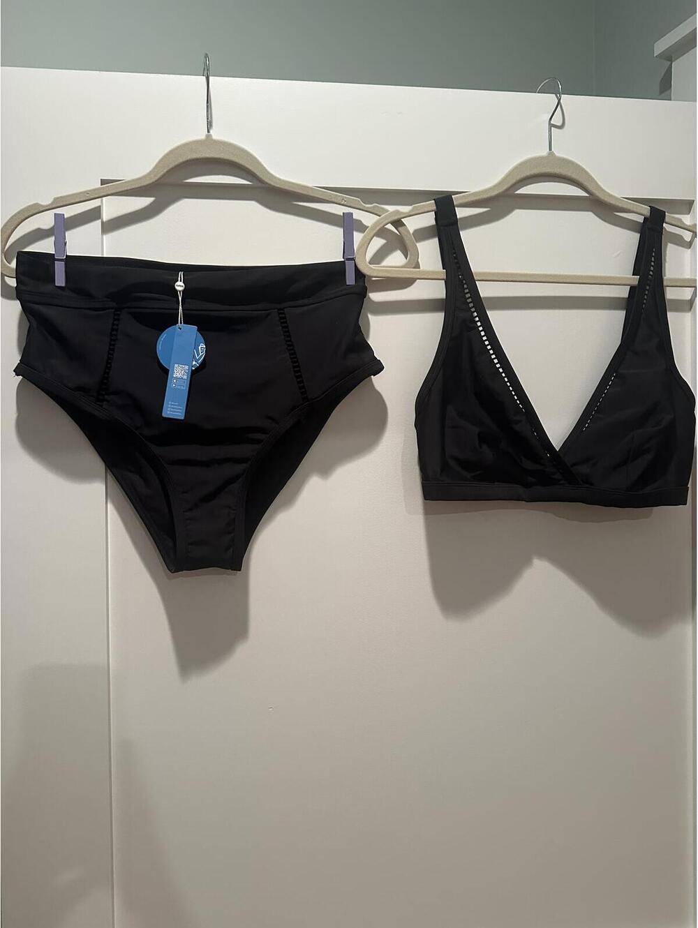 NWT Cup She Women’s black bikini size XL